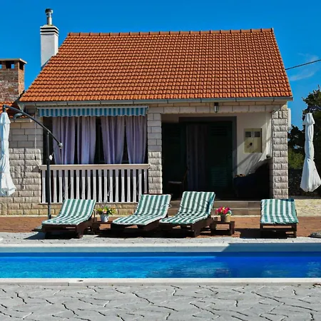 Mystic Woods Villa Bristane