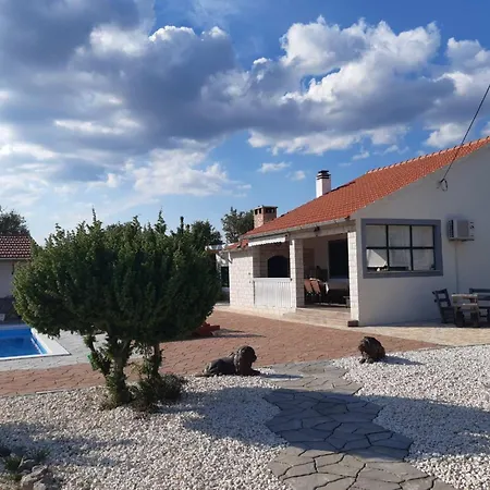 Mystic Woods Bristane