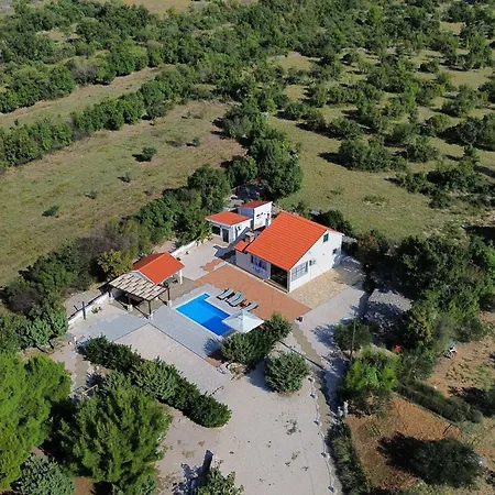 Mystic Woods Villa Bristane