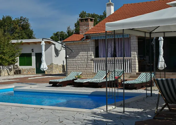 Mystic Woods Bristane