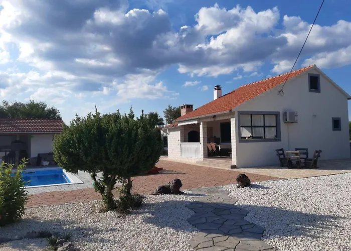 Mystic Woods Bristane